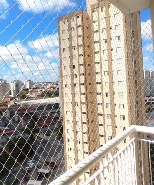 Proteção Para Gatos Ativos e Crianças Em Varandas Com Piscina