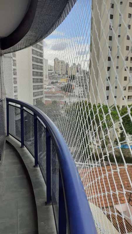 Proteção Para Gatos e Crianças Com Redes Invisíveis Em Varandas