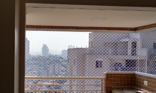 Proteção Para Gatos e Crianças Com Vista Para Piscina
