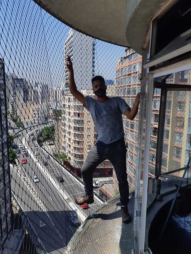 Sacadas Com Redes de Proteção Para Crianças Gatos e Ambientes Abertos